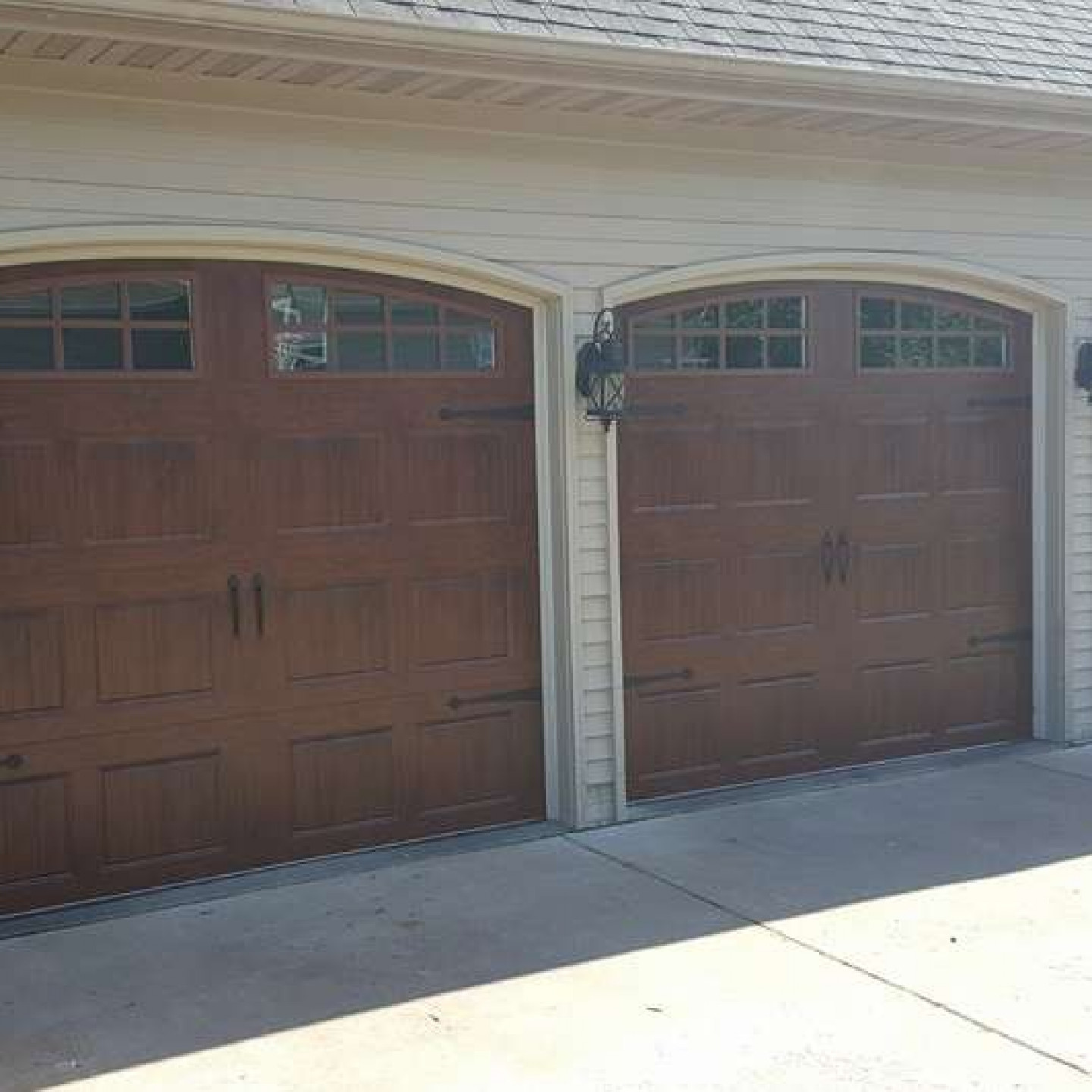 Garage Door Installation Davenport & Bettendorf, IA & Rock Island, IL
