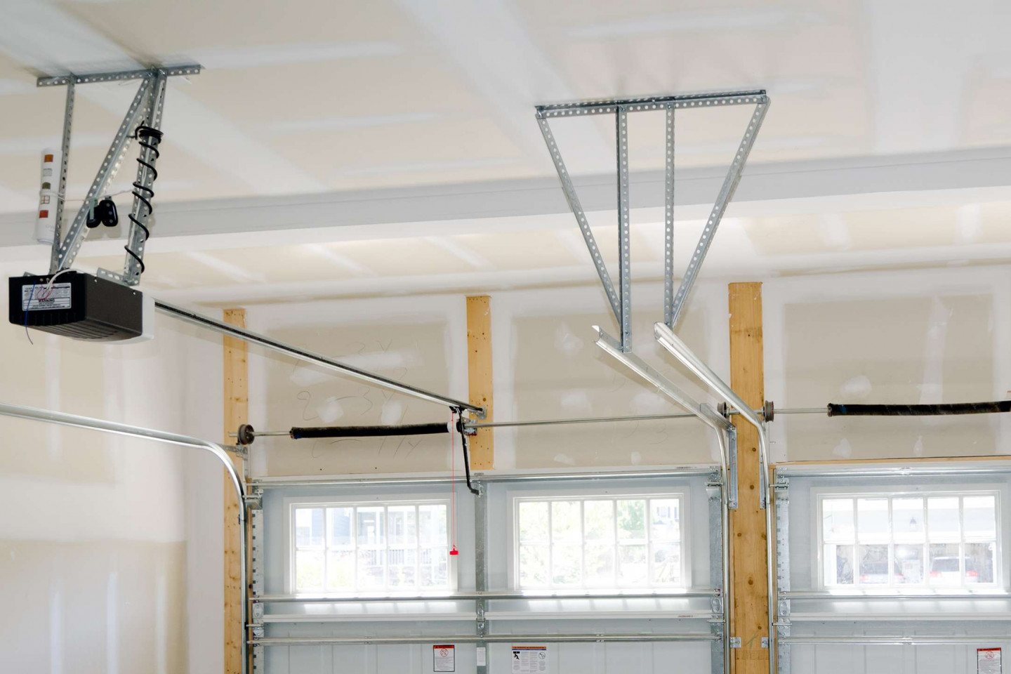 Garage Door Opener Repair Davenport & Bettendorf, IA & Rock Island